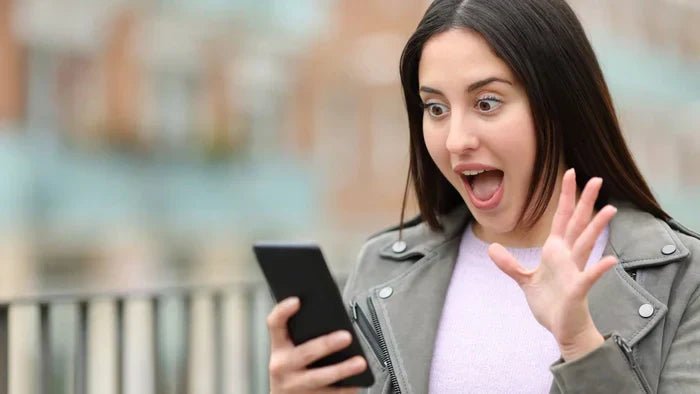 Il tuo video messaggio di auguri in bottiglia con GhirlanGINa - GhirlanGINa